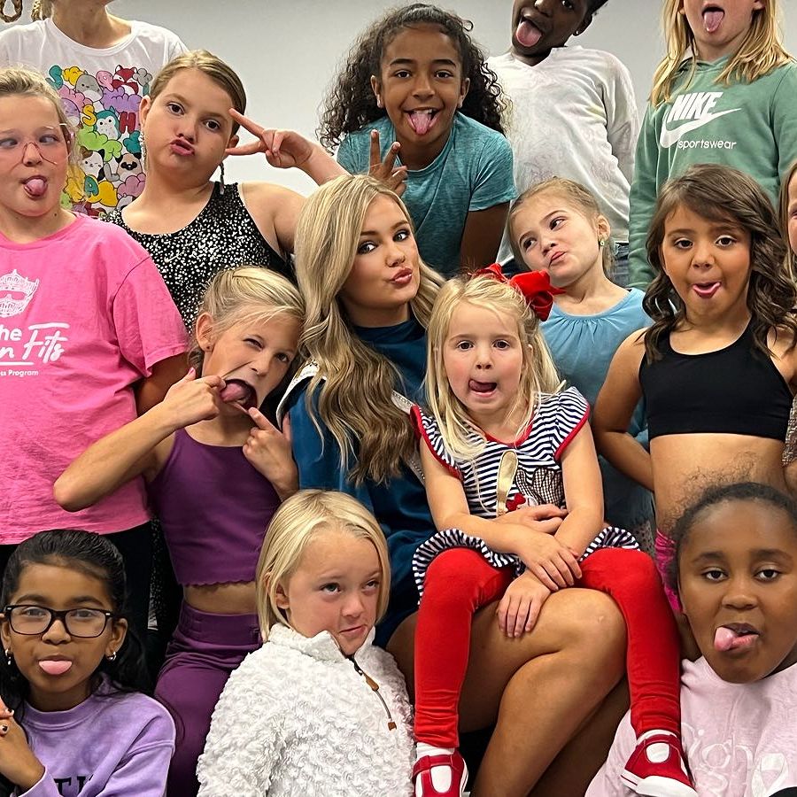 Duck faces for the win😗😗😗

I adore our Carolina Stars in the @missncorg @missamerica organization!! 🫶🏼🫶🏼

The Carolina Stars/Little Sisters program is a great mentoring program for girls ages 5-12!!

Message me for more information! 👑