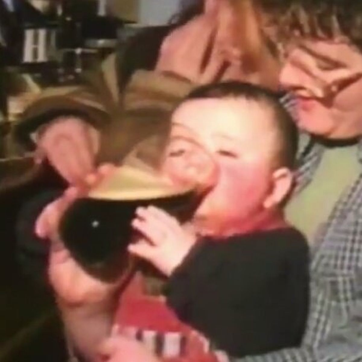 DrHaroldNews's tweet photo. Picture of Luke Littler having his first drink 10 minutes after being born: https://t.co/3q7Ermgbnq
