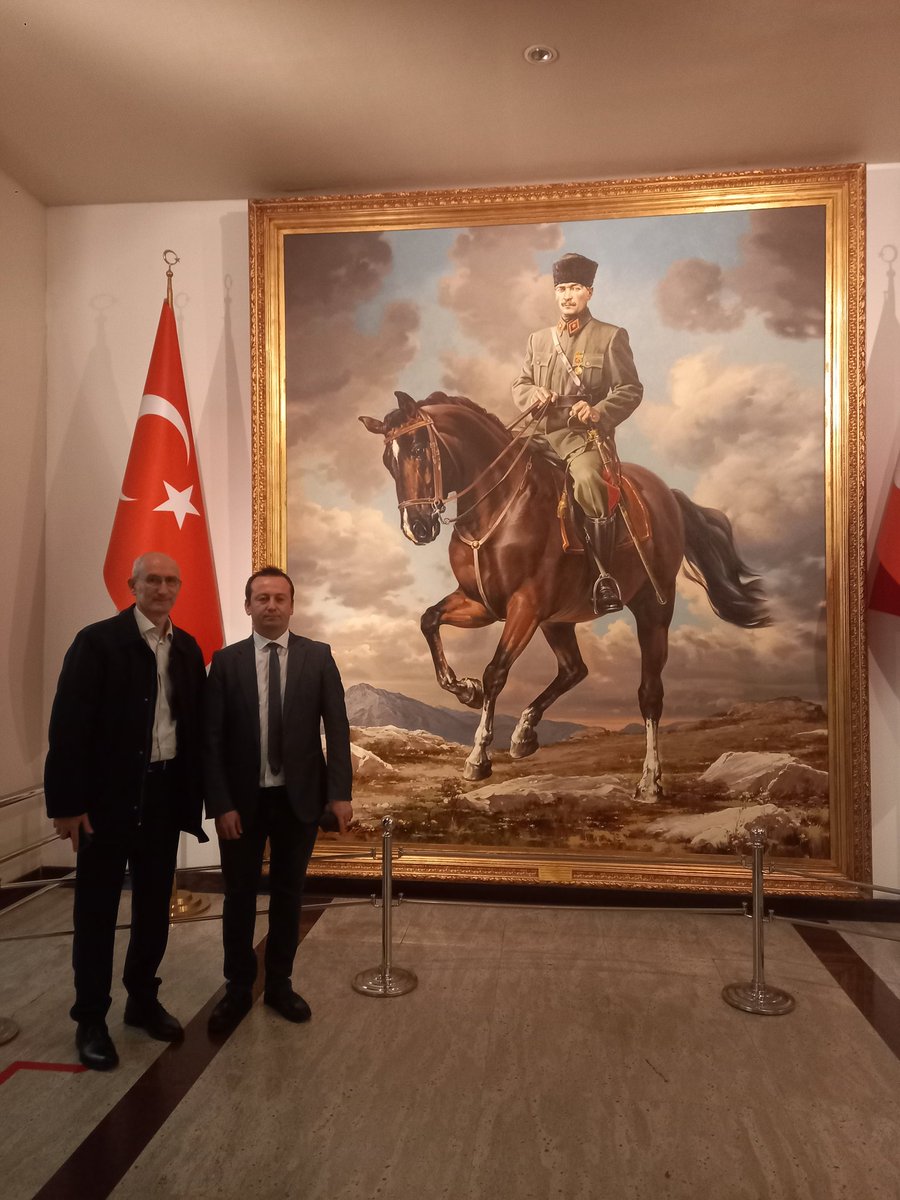 Geçtiğimiz ay programı kapsamında Ankara'ya gelen Belgrad Avrupa Çalışmaları Enstitüsü Direktörü Dr. Misa Durkovic'e Anıtkabir ziyaretinde eşlik etme şansım oldu. Yıllardır birçok misafirimize aynı şekilde eşlik ettim, yine çok özel ve kıymetli bir gün oldu...