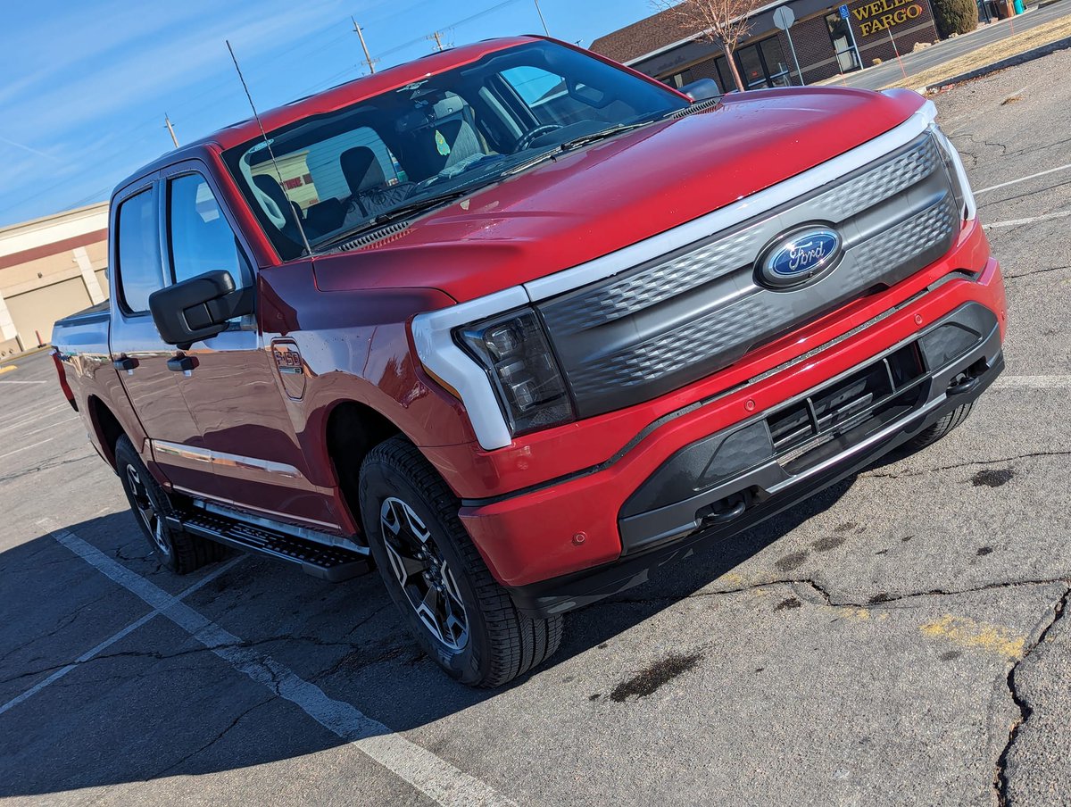 SilentLightnin2's tweet photo. Thank you @ebergg and @jimfarley98 for making the best f150 #f150lightning ever, it's so gorgeous. 6500 miles and I'm still in awe of it's power &amp; beauty. Excellent commuter &amp; can still do truck stuff &amp; pull my camping trailer with ease. https://t.co/Dkx4Ssn1mL