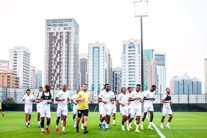 PatriotesE's tweet photo. #CAN2023 : Les Léopards de la République démocratique du Congo ont réalisé leur deuxième entraînement de la journée à Abu Dhabi, Émirats arabes unis, avec l'équipe au complet. Ce mercredi, une première séance matinale a rassemblé 16 joueurs. 🇨🇩⚽ #Football #TeamDRC https://t.co/3IlmrSUNdM