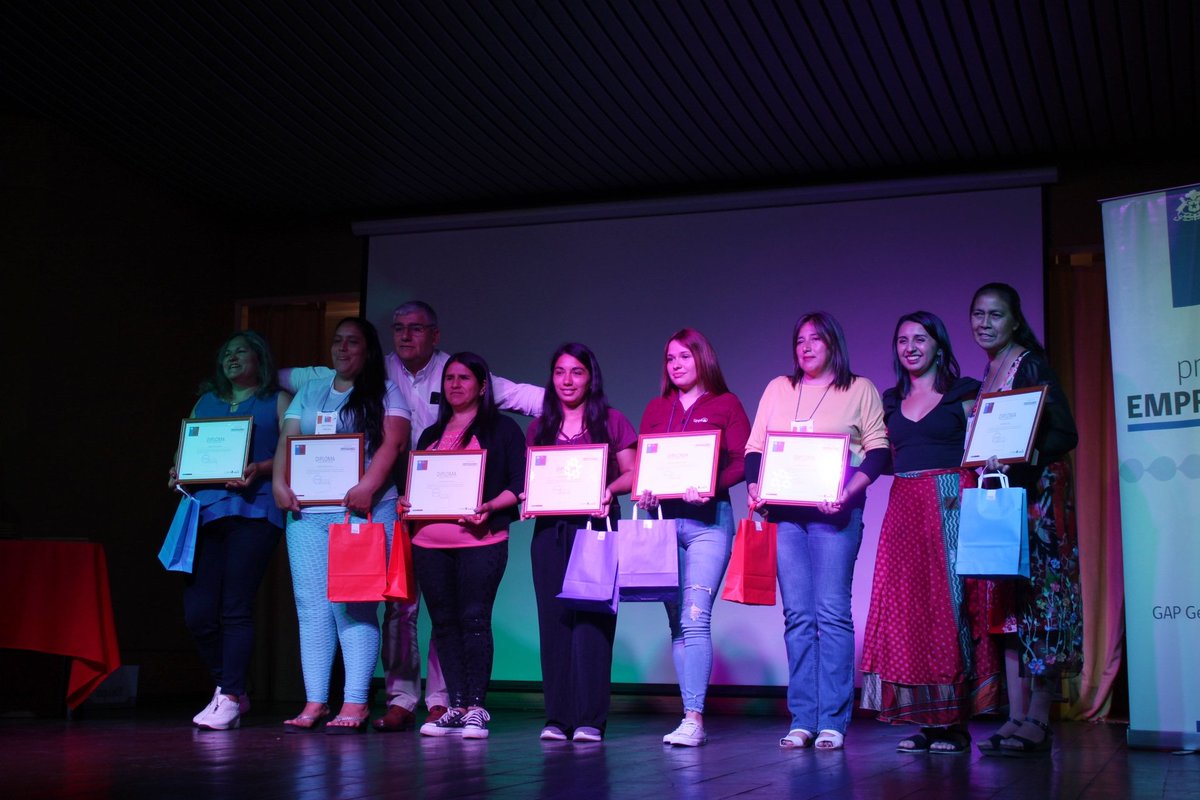 📍Seguimos fortaleciendo el emprendimiento a través de <a href="/Fosis_Nuble/">FOSIS_Ñuble</a> 👉Seremi <a href="/MartitaCarvaj/">Marta Carvajal</a> junto a <a href="/EconomiaNuble/">Seremi Economia Ñuble</a> <a href="/DPPPunilla/">Delegación Presidencial Provincial de Punilla</a> y <a href="/municoihueco/">Muni Coihueco</a> acompañaron el egreso de 50 nuevas participantes de Emprendamos Semilla 🌱concretando el compromiso del <a href="/GobiernodeChile/">Gobierno de Chile</a>