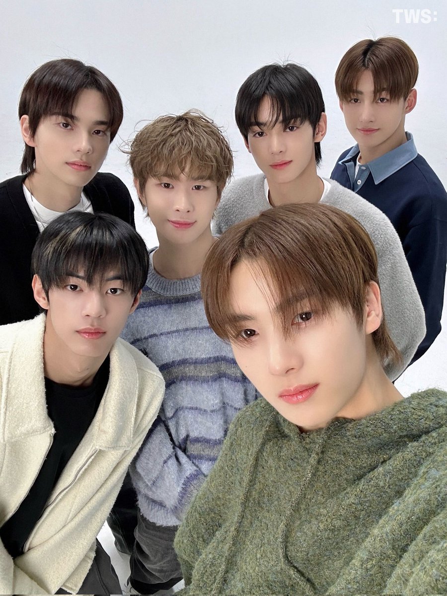 Jih00nHan's tweet photo. Astagaaa gw tremor liat foto iniii udh banyak spoiler kalau jihoon bakal debut tapi masih aja kagett liat ini.... 
Congrats jihoon akhirnya km debut juga nak 🤗🥺 https://t.co/IYVd1eVtnR