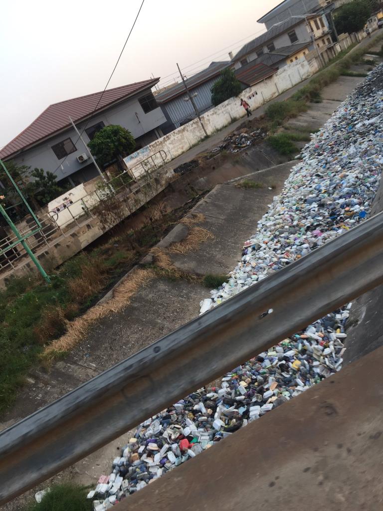 isaacgyan77's tweet photo. #GetABin So Bad to see, location is Paloma Gutter. Let stop wrong dumping of waste.
Waste can be transformed into beauty! 🌸 Support Zoomlion's initiatives and be part of the #TrashTransformation movement. Let's turn waste into opportunities. Dial *857#
@mohgovgh
@mswrgovgh https://t.co/tqkFAuulQ8