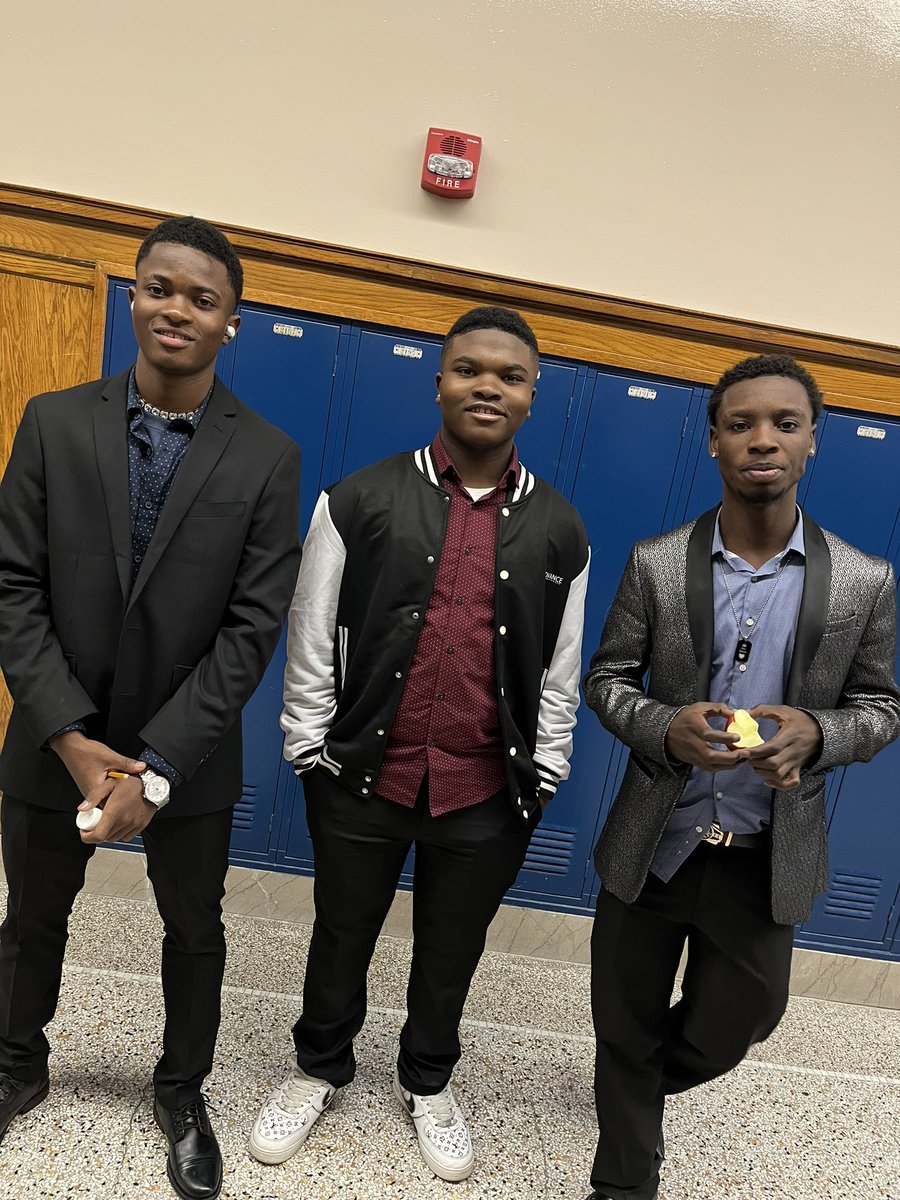 They say they are dressed for success today, and I could not love it more ✌🏼 👏🏻