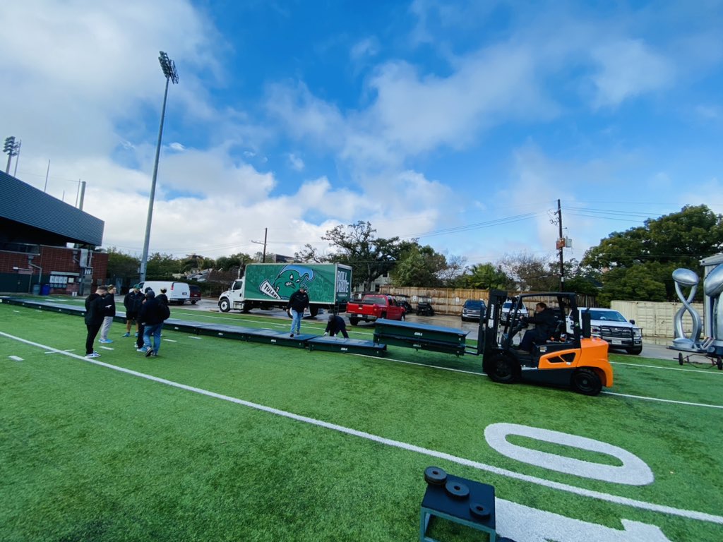 RunAdrianMyers's tweet photo. Elevated runway season! ROLL!
#RollWave ๐ #JumpWave ๐ ๐ช #SetTheStandard ๐ https://t.co/AE1adxQS8D