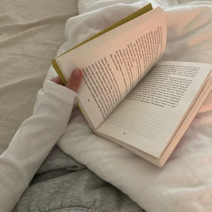 readinggabs's tweet image. ₊˚⊹⋆ livros lidos em 2024! ও
             — a thread 💌

" I was born a little crazy about books "