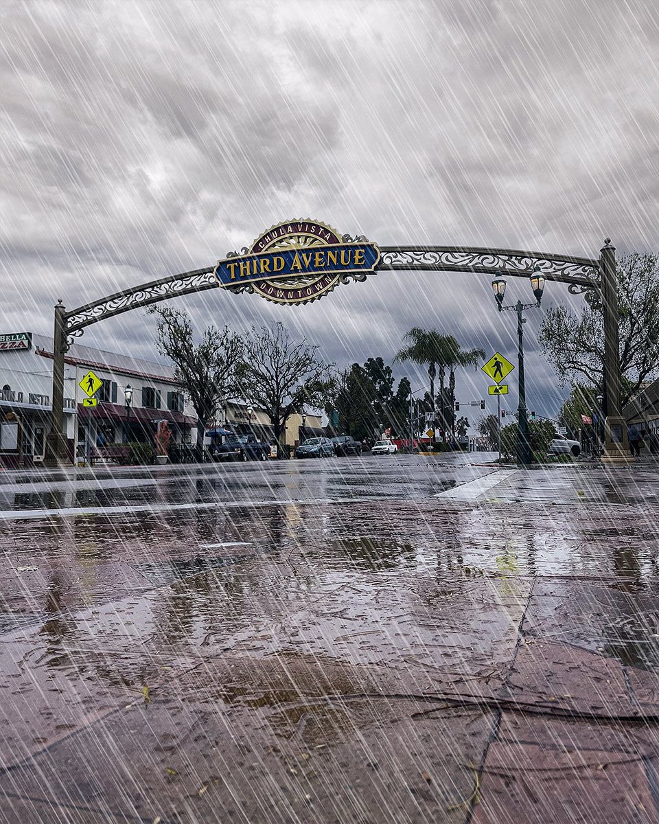 CVLiving's tweet photo. It is a rainy day out here Chula Vista so stay safe &amp; please SLOW down. Should be raining all day. #chulavista https://t.co/H9A2ZMQLmv