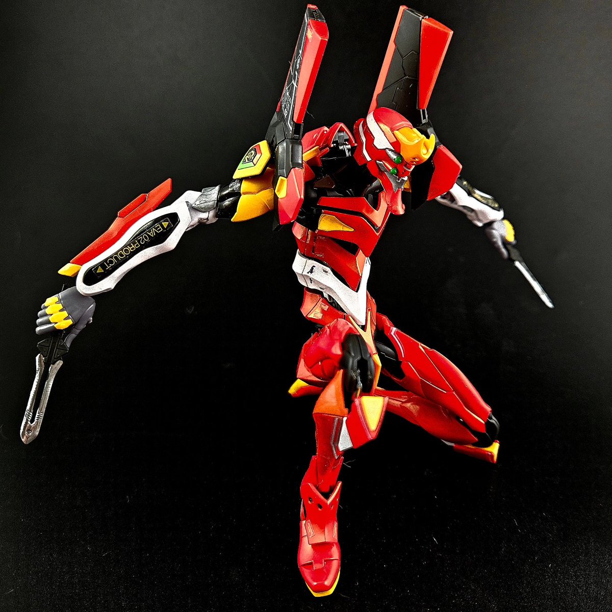 InfamousMrGates's tweet photo. Finally finished my RG Eva Unit 02 model kit. I just did a basic Gundam market paint job for it. #EVANGELION #modelkit #eva02 https://t.co/cWSmOF3axd