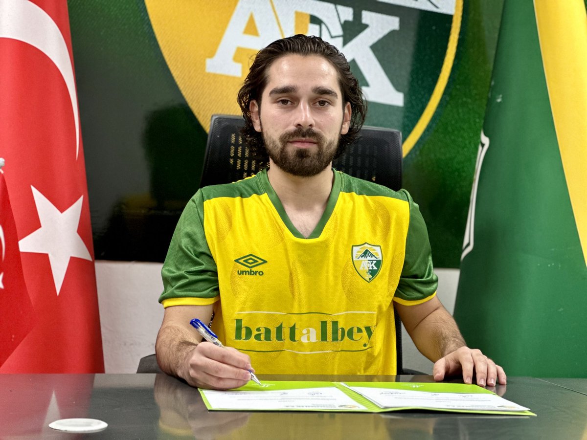 adiyamanfk's tweet photo. ✍️ Kulübümüz, 23 yaşındaki sağ bek oyuncusu Emirhan Civelek ile 1,5 yıllık anlaşmaya varmıştır.

Emirhan Civelek’e hoş geldin diyor, sarı-yeşil formamız altında başarılar diliyoruz.💛💚 https://t.co/VbW7U3umRy