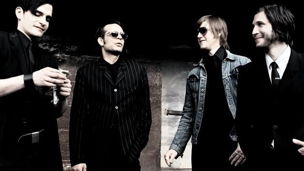 FILTERMexico's tweet photo. Hace exactamente 20 años Interpol publicó el clásico "Evil" como segundo sencillo de 'Antics' con el icónico video dirigido por Charlie White con la marioneta Norman. https://t.co/la3lH97CEG