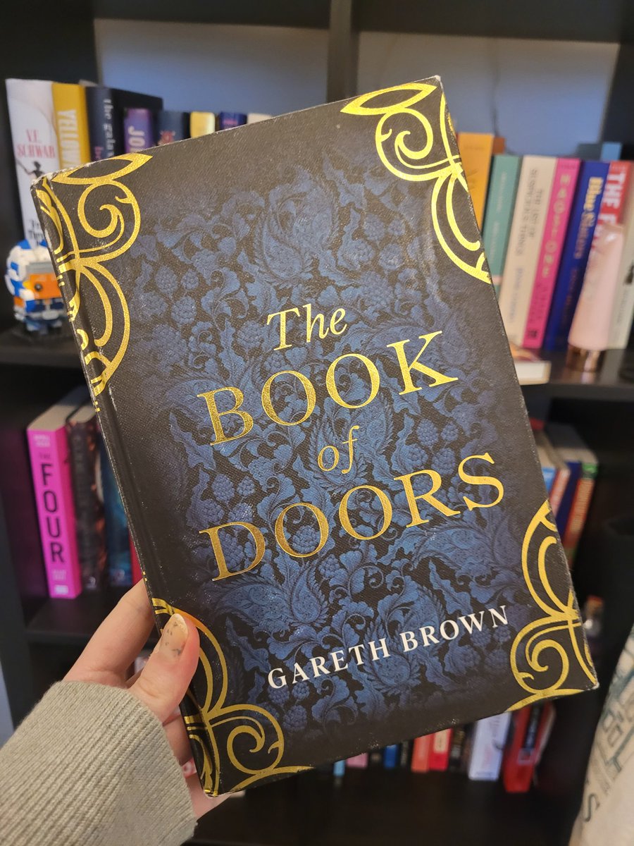 Next was #TheBookofDoors by Gareth Brown. Inkheart meets The Starless Sea combined with all the thrill of an action film! I loved Cassie's transformation over the course of the book and the premise had me gripped from the start. Booksellers you will love this!