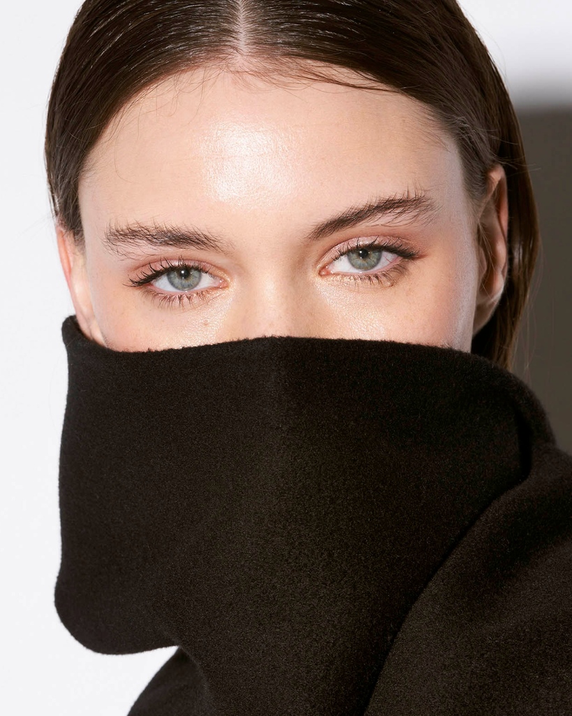 barbara_bui's tweet photo. From autumn to the midst of winter, coats define the look.

Photo @lachambrethomas 
Model @laiaveigar
Hair &amp; Makeup @flavioche

#wintercoat #barbarabui #winter24 #winterdressing #parisianbrand #frenchdesigner https://t.co/Se9Zmegjxq
