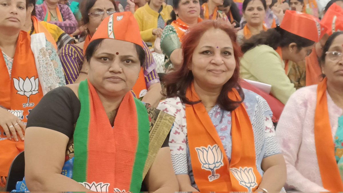 anusolanki973's tweet photo. ૩.૧.��૪ ના રોજ પ્રદેશ અધ્યક્ષા શ્રીમતી Dr Deepika Sachin Sardava જી ની અધ્યક્ષતામાં મહાત્મા ગાંધી પ્રાર્થના મંદિર, ડી .એન હાઈસ્કૂલ સંકુલ 
આણંદ ખાતે મધ્ય ઝોન મહિલા મોરચાની પ્રશિક્ષણ શિબિર યોજાઈ. જેમાં મહિસાગર જિલ્લા મ.મો ના અપેક્ષિત બહેનો સાથે ઉપસ્થિત રહી માર્ગદર્શન મેળવ્યું. https://t.co/Es3HuCvXNW