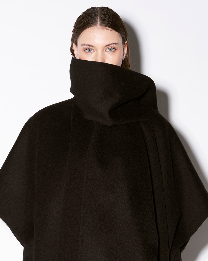 From autumn to the midst of winter, coats define the look.

Photo @lachambrethomas 
Model @laiaveigar
Hair &amp; Makeup <a href="/flavioche/">Flávio Cheloni</a>

#wintercoat #barbarabui #winter24 #winterdressing #parisianbrand #frenchdesigner