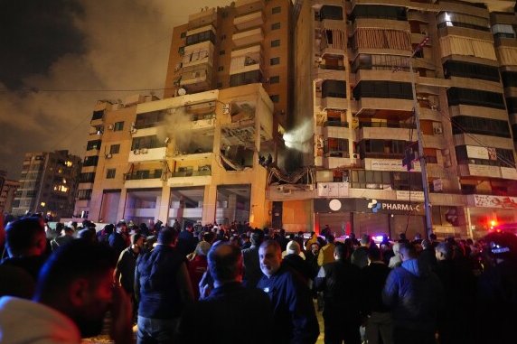 opinionmediatic's tweet photo. Funcionarios de Hamas, libaneses culparon a Israel por un ataque el martes en el Líbano, que mató a un alto mando de Hamas, Saleh al-Arouri. Aún no se conocen las identidades de los que murieron en Irán el miércoles. https://t.co/nAzq3Tc6k5