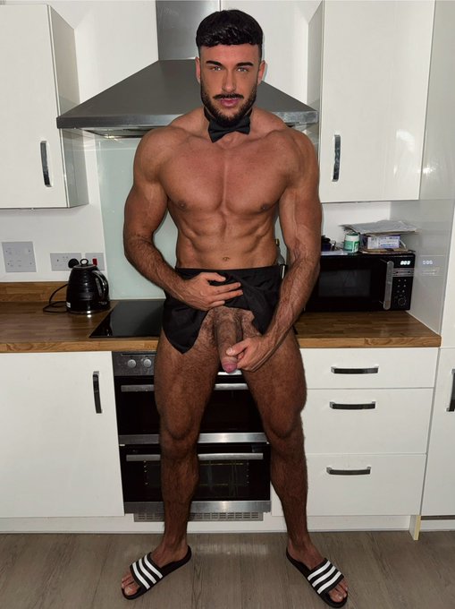 Anyone in need of a butler?😈 https://t.co/9qFUu6d81G