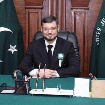Ashii_ik's tweet photo. ہماری روایات نہیں ہیں کہ ایک خاتون کو گرفتار کریں
چیف جسٹس محمد ابراہیم خان🔥
#zartajgull https://t.co/i53G3fOBB0