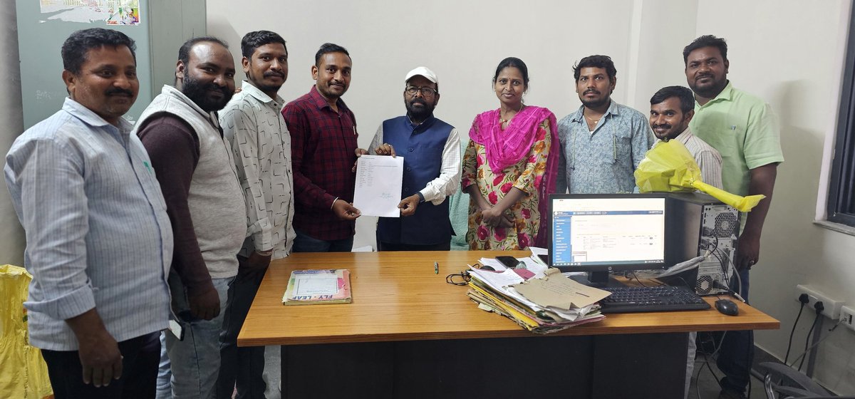 MohanGangireni's tweet photo. పూర్వ VRA లకు వేతనాలు, ఎంప్లొయ్ ID లు ఇచ్చేలా ఆదేశాలు జారీ చేసిన ప్రభుత్వానికి ధన్యవాదములు మిగిలిన మా VRA వారసుల సమస్యలు, తదితర సమస్యలు పూర్తి చేసి మా సంతోషాన్ని పరిపూర్ణం చేయాలనీ కోరుతూ,మా కుటుంబాలు మీకు ఋణపడి ఉంటాము 🙏 @revanth_anumula @mpponguleti @TelanganaCS @TelanganaCMO https://t.co/LpBV9lk5uU