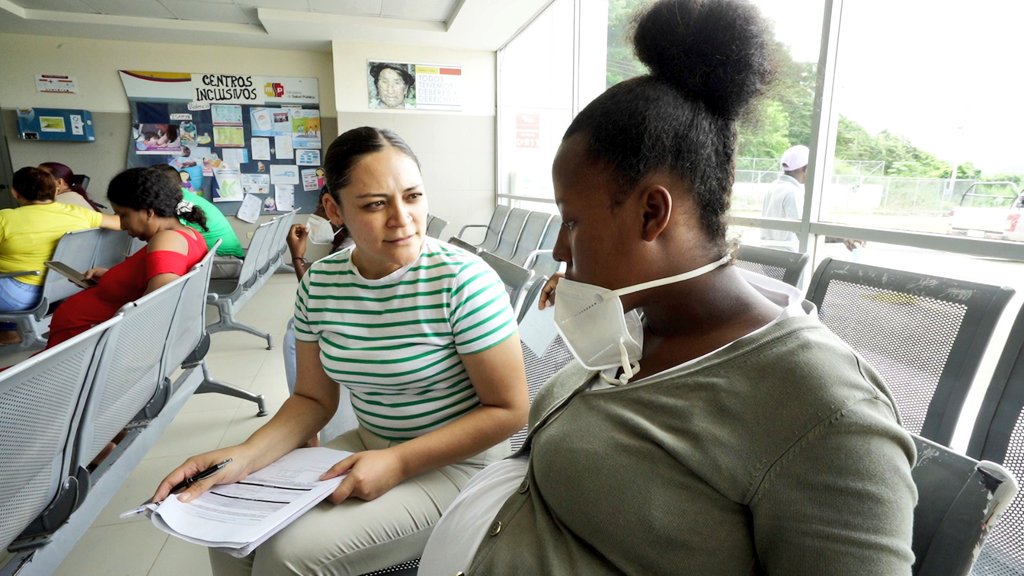 SaludImbabura's tweet photo. #Esmeraldas | Con el fin de fortalecer los servicios de @Salud_Ec y la atención a la madre y al niño, un equipo multidisciplinario de la Coordinación Zonal 1 de Salud realiza la pre - evaluación ESAMyN previo a la obtención de certificación otorgada por ACCES. https://t.co/ZZoa7TGHDX