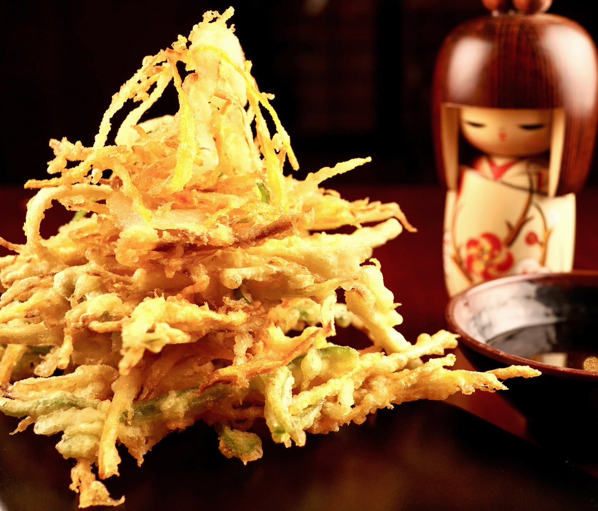 matsuei's tweet photo. Sumérgete en la exquisita textura de nuestro Kakiage Tempura: finos cortes de zanahoria, cebolla y pimiento, fritos al estilo tempura.

¡Una explosión crujiente de sabores! 🥕🧅🌶️

#Tempuradelight
#Vegetalescrocantes
#panamá https://t.co/gCyAjdqAbA