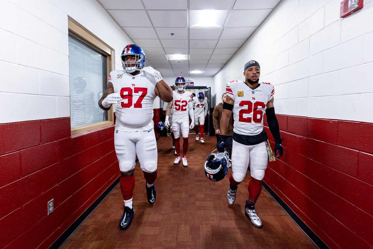 DOUBLE VOTES DAY! Make sure you’re getting your votes in for my guy @saquon! 1 RT = 2 Votes RT and comment #WPMOYChallenge + Barkley for a chance to win a signed ball by me!