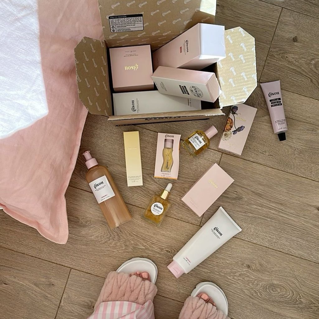 CARTIERANG3L's tweet photo. girl therapy 🎀 https://t.co/O1oxMnBqWZ