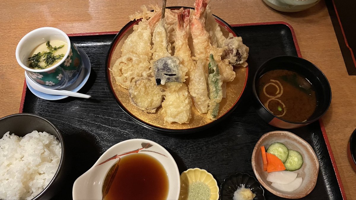 joshi_blog's tweet photo. 三島市にある「割烹 登喜和」。ここのおすすめはトンカツ。こんな柔らかいトンカツは初めて。ご飯だけじゃなくお酒飲むときも使える。家族のお祝いにも使う。

#グルメ #グルメ好きな人と繋がりたい  #静岡県 #静岡県東部 #おいしい #おすすめ #三島市 #登喜和 #とんかつ #天ぷら https://t.co/UYqLy5hMZq