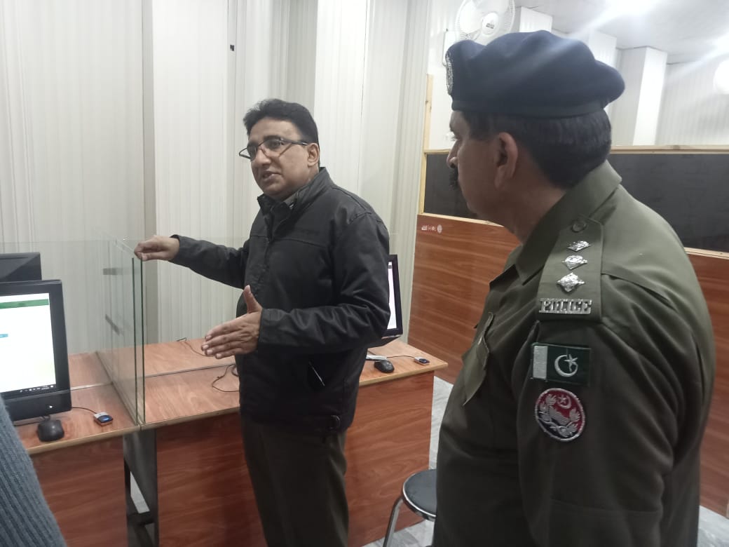 PunjabTraffic's tweet photo. ڈی پی او مظفر گڑھ جناب سید حسن��ن حیدر نے ٹریفک کمپلیکس مظفرگڑھ کا وزٹ کیا اور رینوویشن ورک کا جائزہ لیا اور مزید بہتری کے لیے ھدایات جاری کی
#trafficpoliepunjab #ctplfaislabad #ctplrawalpindi #GovtofPunjabPK #ctpsialkot #ctpmultan #ctpgujranwala #PunjabPolice #ctplahore #DGPR https://t.co/ZbUtpGcejw