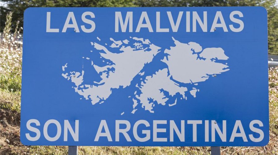 CascallaresPJ's tweet photo. 🇦🇷⚓️ Hoy se cumplen 191 años de la usurpación de nuestras Islas #Malvinas. 
Desde Almirante Brown reafirmamos que las Malvinas fueron, son y serán argentinas.   
Honor y gloria para nuestros héroes ex combatientes brownianos.☀️ https://t.co/xCQccLIvFX