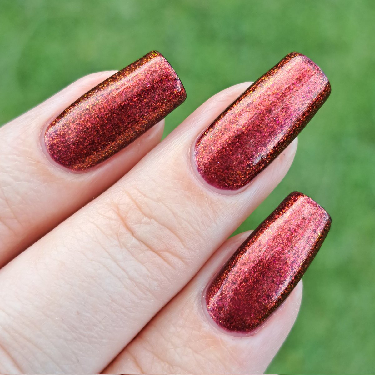 givemesparkles's tweet photo. This week's polish: 'Core Values' from @kbshimmer's It's Fall About You collection is a deep jewel-toned red shade that shifts into maroon tones and at extreme angles show gold and deep pink hues. A perfect red. 10/10. ✨️❤️💅 #kbshimmer #indienailpolish #givemesparkles https://t.co/wYQue3HXfg