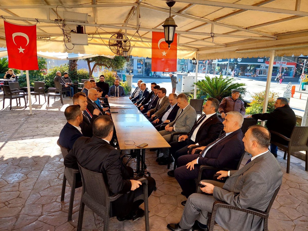 MHP İlçe başkanımız sayın Osman ÜSTÜNMET ve AK PARTİ İlçe başkanımız sayın Ahmet SÖKER başkanlarımızın CUMHUR İTTİFAKI Belediye başkan aday adayları için düzenlemiş olduğu kahvaltı ve ardından esnaf ziyareti programına katıldık. 
#OsmanÜSTÜNMET
#AhmetSÖKER