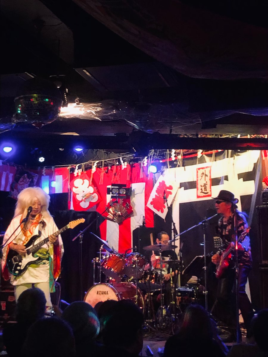 CafeSr400's tweet image. 今夜は原宿クロコダイル
『外道50th Anniversary BOX発売記念ライブ』50周年を迎えた『外道』のライブ！
71歳になる加納秀人氏のギターテクニックは衰える事無く最高でした！
#外道　#加納秀人