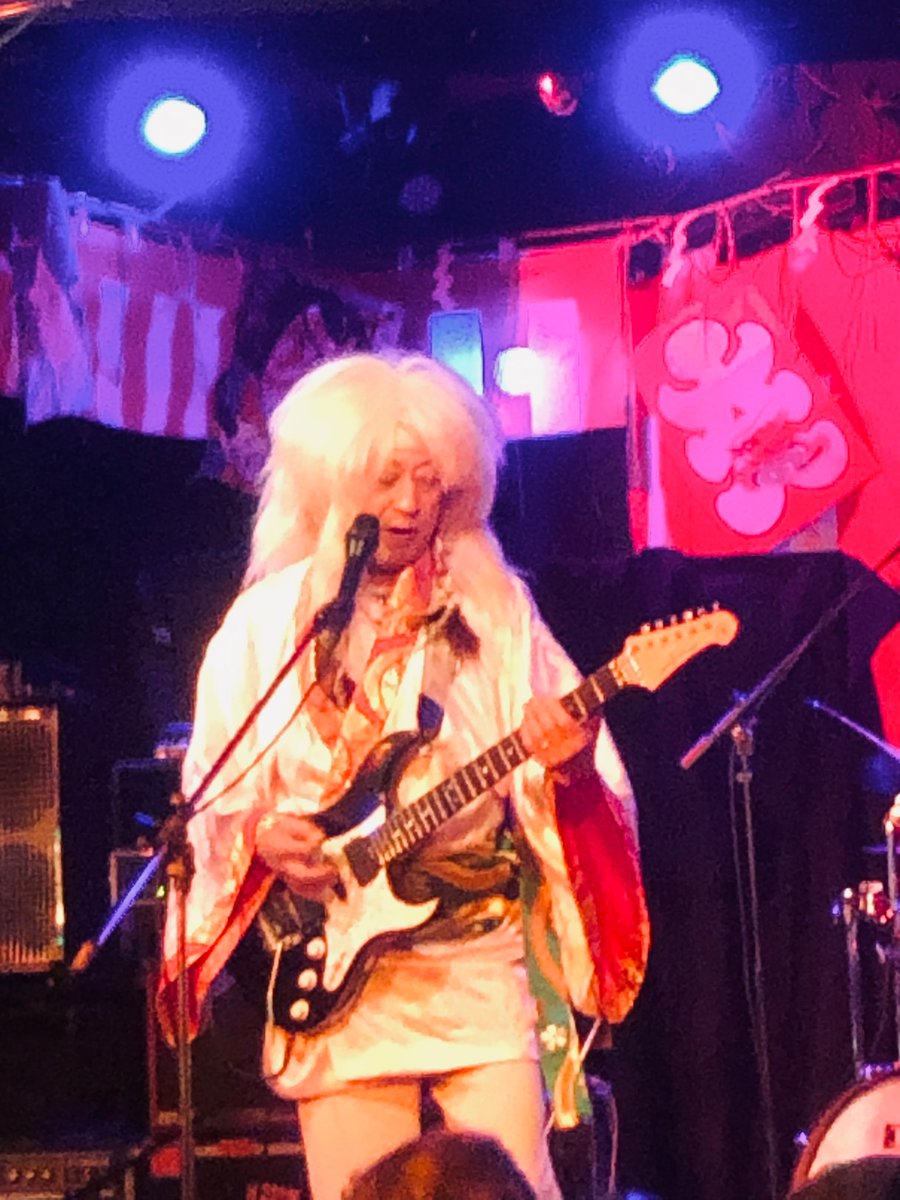 CafeSr400's tweet image. 今夜は原宿クロコダイル
『外道50th Anniversary BOX発売記念ライブ』50周年を迎えた『外道』のライブ！
71歳になる加納秀人氏のギターテクニックは衰える事無く最高でした！
#外道　#加納秀人