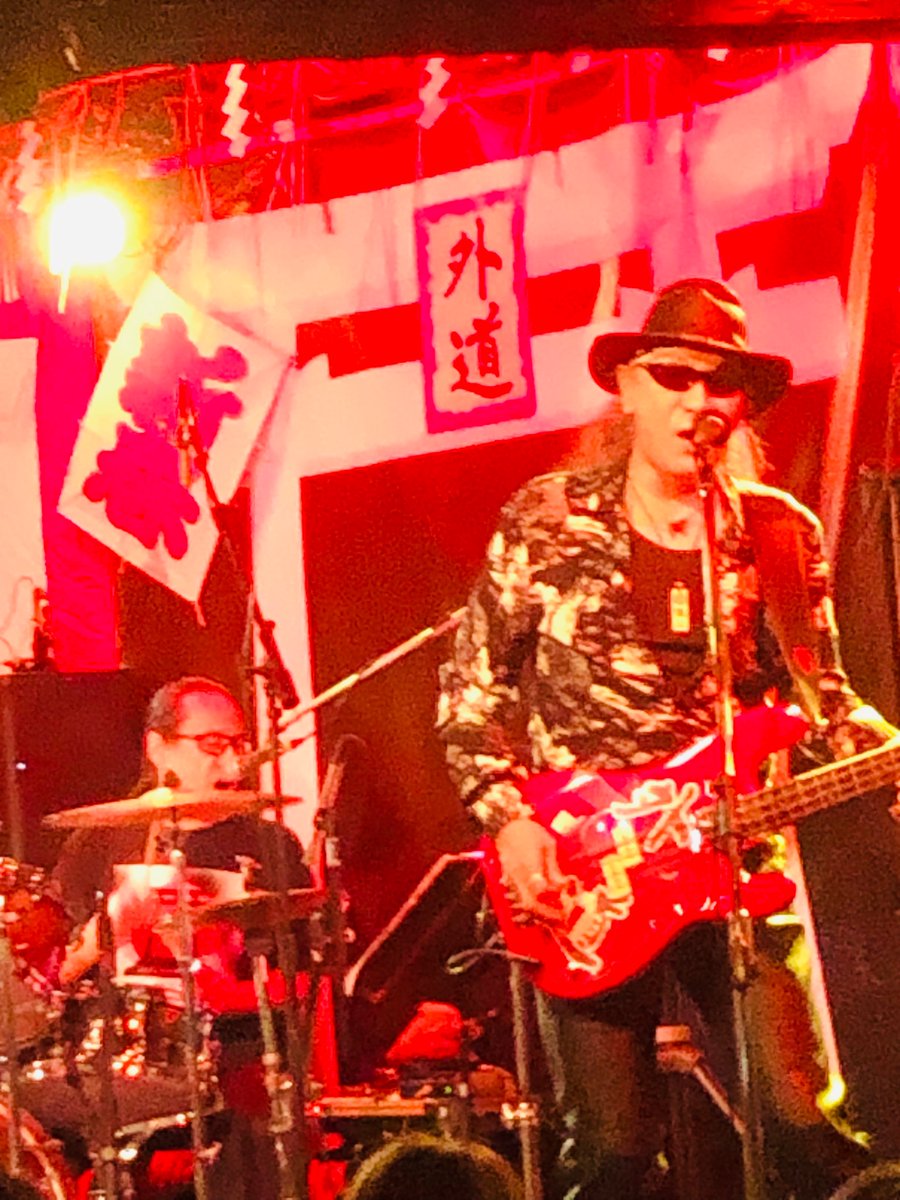 CafeSr400's tweet image. 今夜は原宿クロコダイル
『外道50th Anniversary BOX発売記念ライブ』50周年を迎えた『外道』のライブ！
71歳になる加納秀人氏のギターテクニックは衰える事無く最高でした！
#外道　#加納秀人