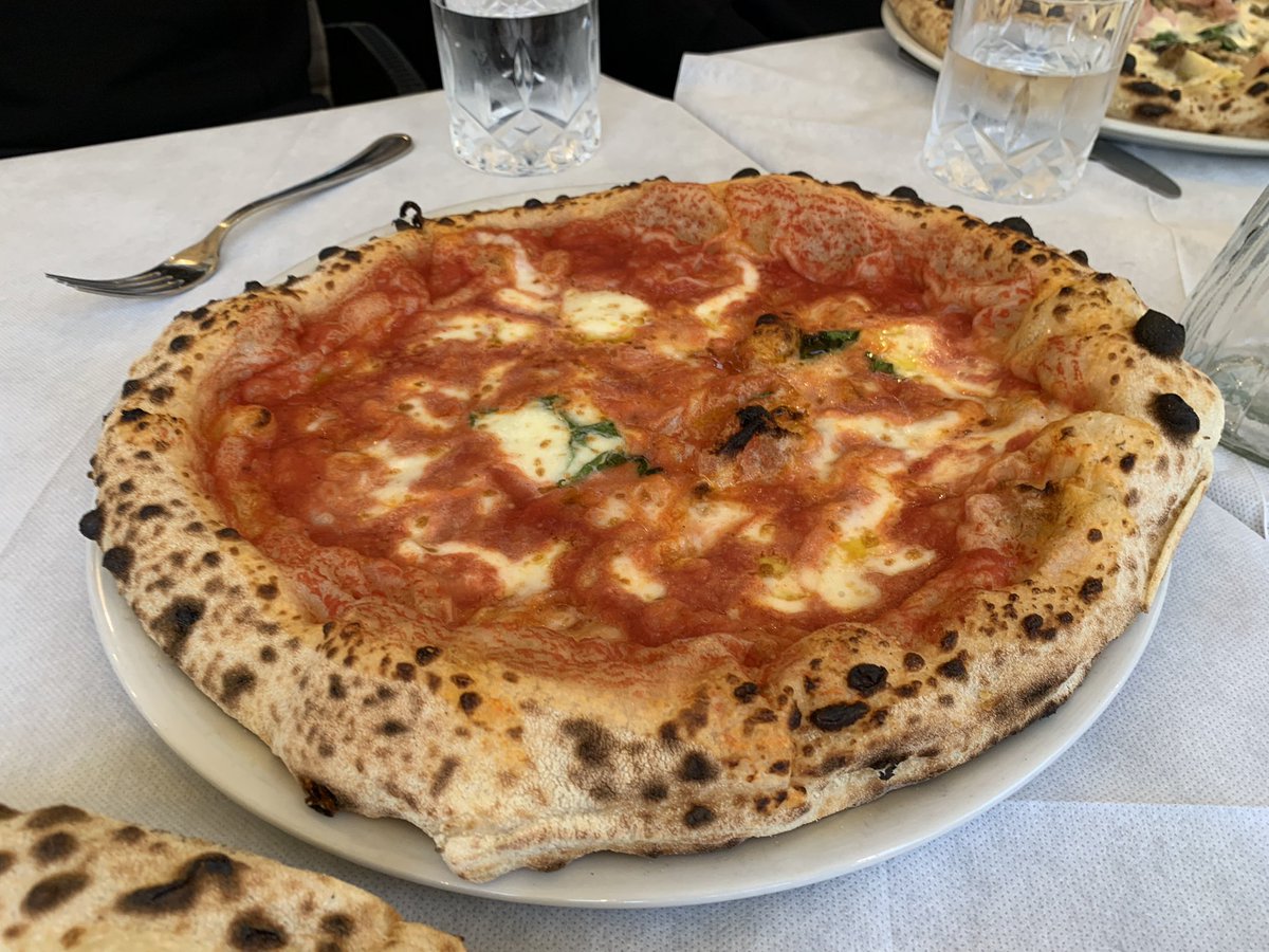 rinhachi08's tweet photo. イタリア6日目で初ピザ！！！！！🍕

もちもちでめっちゃ美味しくてイタリア感じた(笑)来れてよかった🤤🤤🤤

#福井丸岡RUCK
#ローマ遠征 https://t.co/OzNYY9kfip