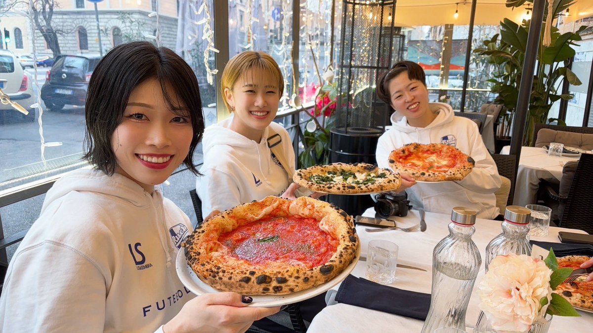 rinhachi08's tweet photo. イタリア6日目で初ピザ！！！！！🍕

もちもちでめっちゃ美味しくてイタリア感じた(笑)来れてよかった🤤🤤🤤

#福井丸岡RUCK
#ローマ遠征 https://t.co/OzNYY9kfip