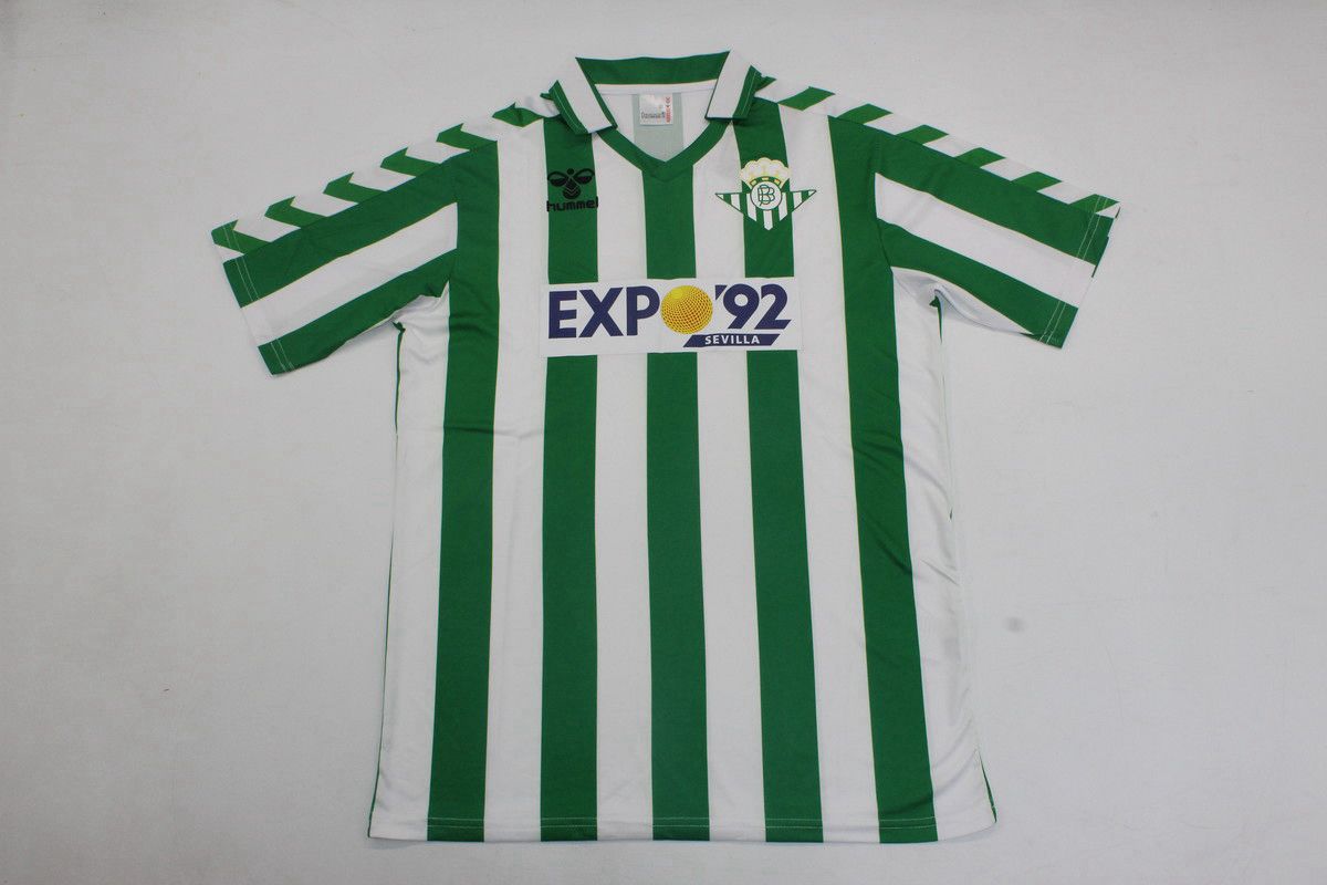 InfoRBB's tweet photo. 🚨🟢

¿Quieres una camiseta del Betis como regalo de Reyes? Para participar:

- Da RT a este tweet
- Sigue a @InfoRBB y @INFUTcamicracks 

El ganador elegirá la camiseta del Betis que quiera (actual o retro) del catálogo de @INFUTcamicracks.

Ganador: 6 DE ENERO.

¡PARTICIPA! https://t.co/kERPNJeU6T