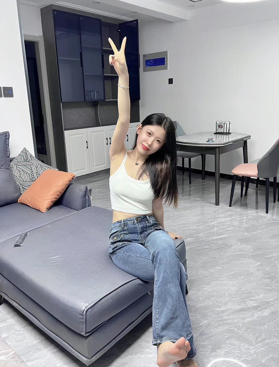 whhsmm's tweet photo. 正常的男性的敏感点儿在大龟头
而你敏感点儿在菊花跟乳头
你渴望被操 渴望被虐
男人的象征应该是坚挺的大鸡吧
而你却渴望被锁成小阴蒂 
渴望被操射 操尿 羞辱
#dom #足交 #羞辱 #射屏 #ATM奴 https://t.co/ATm15ZxdTx