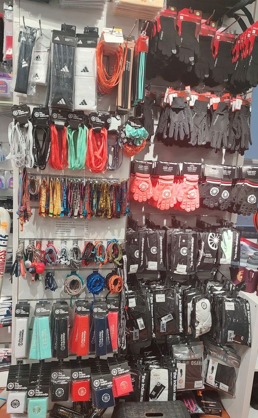 🏑🎾 Ontdek de wereld voor padel, hockey en tennis bij Teun van Pelt Sport in #DenBosch! Van rackets tot gripjes, we hebben alles wat je nodig hebt. Bezoek onze winkel in de Hinthamerstraat 135 of bekijk ons assortiment online: teunvanpelt-sport.nl #padel #hockey #tennis