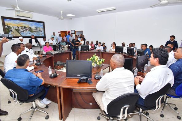 Con la presencia del alcalde <a href="/AAbuchar/">Alejandro Abuchar</a>  se posesionaron de manera oficial ante la comunidad los 17 Concejales del distrito de Turbo.

#TurboUnPuertodeEsperanzayVida
#AlejandroAbuchar