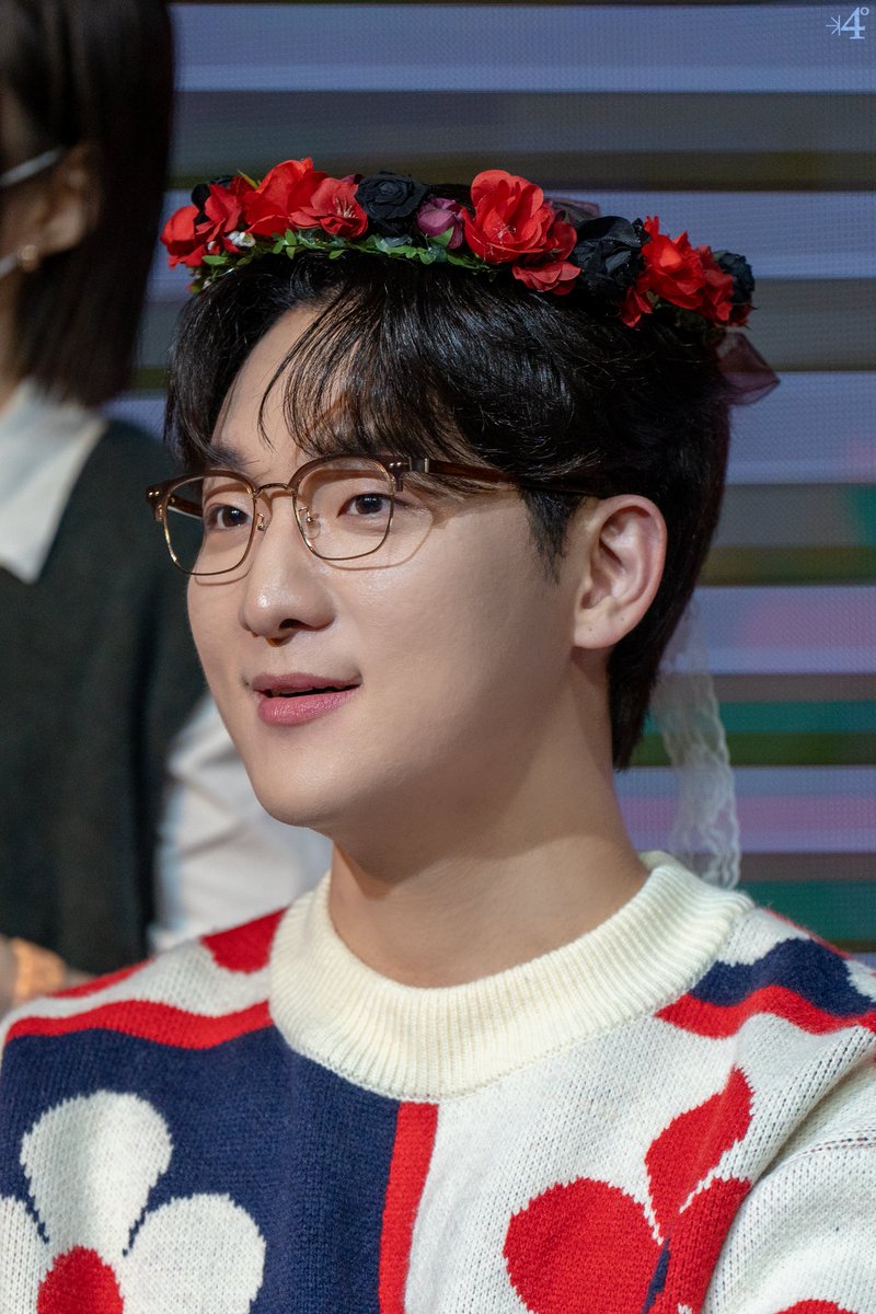 231229 사운드웨이브 대면 팬사인회 
🌹 
#오스틴킴 #포르테나