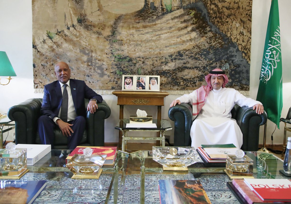 وزارة الخارجية 🇸🇦 (@ksamofa) on Twitter photo #الرياض | معالي نائب وزير الخارجية #وليد_الخريجي <a href="/W_Elkhereiji/">وليد الخريجي</a> يستقبل سفير جمهورية الصومال الفيدرالية لدى المملكة السيد أويس حاجي يوسف، ويستعرضان العلاقات الثنائية بين البلدين الشقيقين، وسبل تعزيزها وتطويرها في مختلف المجالات، ومناقشة الموضوعات ذات الاهتمام المشترك. #الرياض | معالي نائب وزير الخارجية #وليد_الخريجي <a href="/W_Elkhereiji/">وليد الخريجي</a> يستقبل سفير جمهورية الصومال الفيدرالية لدى المملكة السيد أويس حاجي يوسف، ويستعرضان العلاقات الثنائية بين البلدين الشقيقين، وسبل تعزيزها وتطويرها في مختلف المجالات، ومناقشة الموضوعات ذات الاهتمام المشترك.