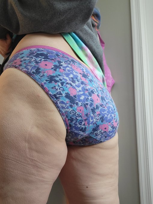 Happy new year and happy hump day everyone!  This is my pair for today! Do you like? https://t.co/YQ