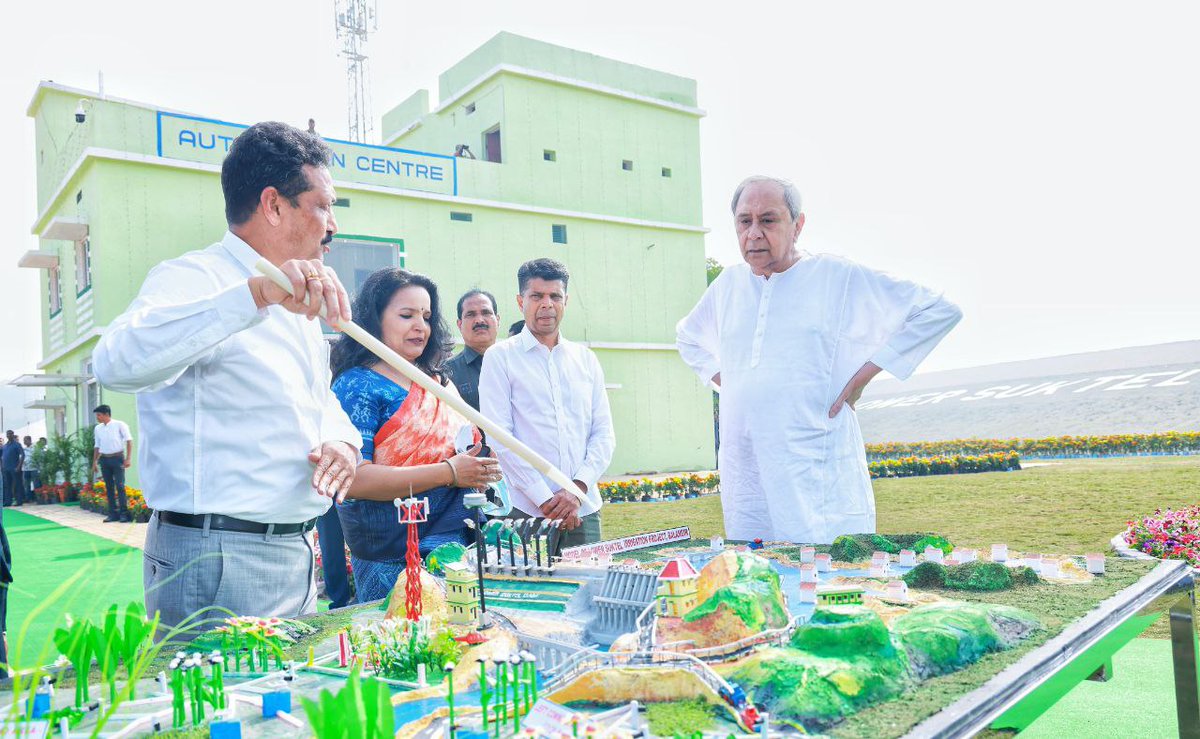 CMO_Odisha's tweet photo. ବଲାଙ୍ଗିରର ଜଳସେଚନ ବ୍ୟବସ୍ଥାରେ ବିରାଟ ରୂପାନ୍ତରଣ। ମୁଖ୍ୟମନ୍ତ୍ରୀ ଶ୍ରୀ @Naveen_Odisha ଲୋୟର ସୁକତେଲ ଜଳସେଚନ ପ୍ରକଳ୍ପ ଲୋକାର୍ପଣ ସହ ଜିଲ୍ଲାରେ ୨୫୨୫ କୋଟି ଟଙ୍କାର ପ୍ରକଳ୍ପ ଶୁଭାରମ୍ଭ କରିଛନ୍ତି। ଅତ୍ୟାଧୁନିକ ବୈଷୟିକ ଜ୍ଞାନକୌଶଳ ବ୍ୟବହାରରେ ନିର୍ମିତ ଏହି ପ୍ରକଳ୍ପରେ ଭୂତଳ ପାଇପ ଲାଇନ ଜରିଆରେ ଜଳସେଚନ କରାଯିବ। #NabinOdisha https://t.co/HkBFPaskbv