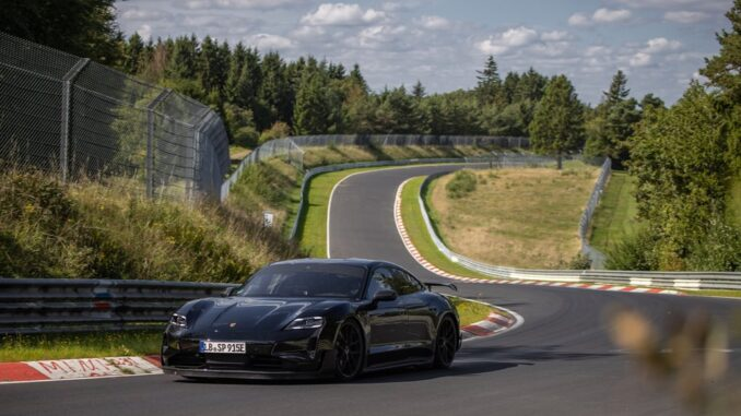 E_Motor_News's tweet photo. ⚡️Il pilota addetto allo sviluppo Porsche, Lars Kern, ha battuto di ben 26 secondi con una Taycan di pre-serie il tempo ottenuto precedentemente al Nürburgring.
@Porsche #LarsKern #Taycan
Read more⤵️
🔗https://t.co/VtuKYgKmn9 https://t.co/A2D7vsuQ7d