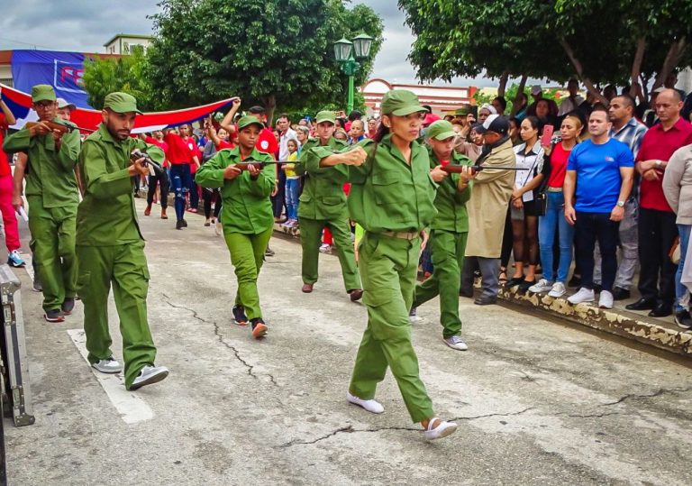 Evocan bayameses, entrada triunfal de Fidel y sus hombres a este territorio oriental hace 65 años. #Cuba #EstaEsLaRevolución