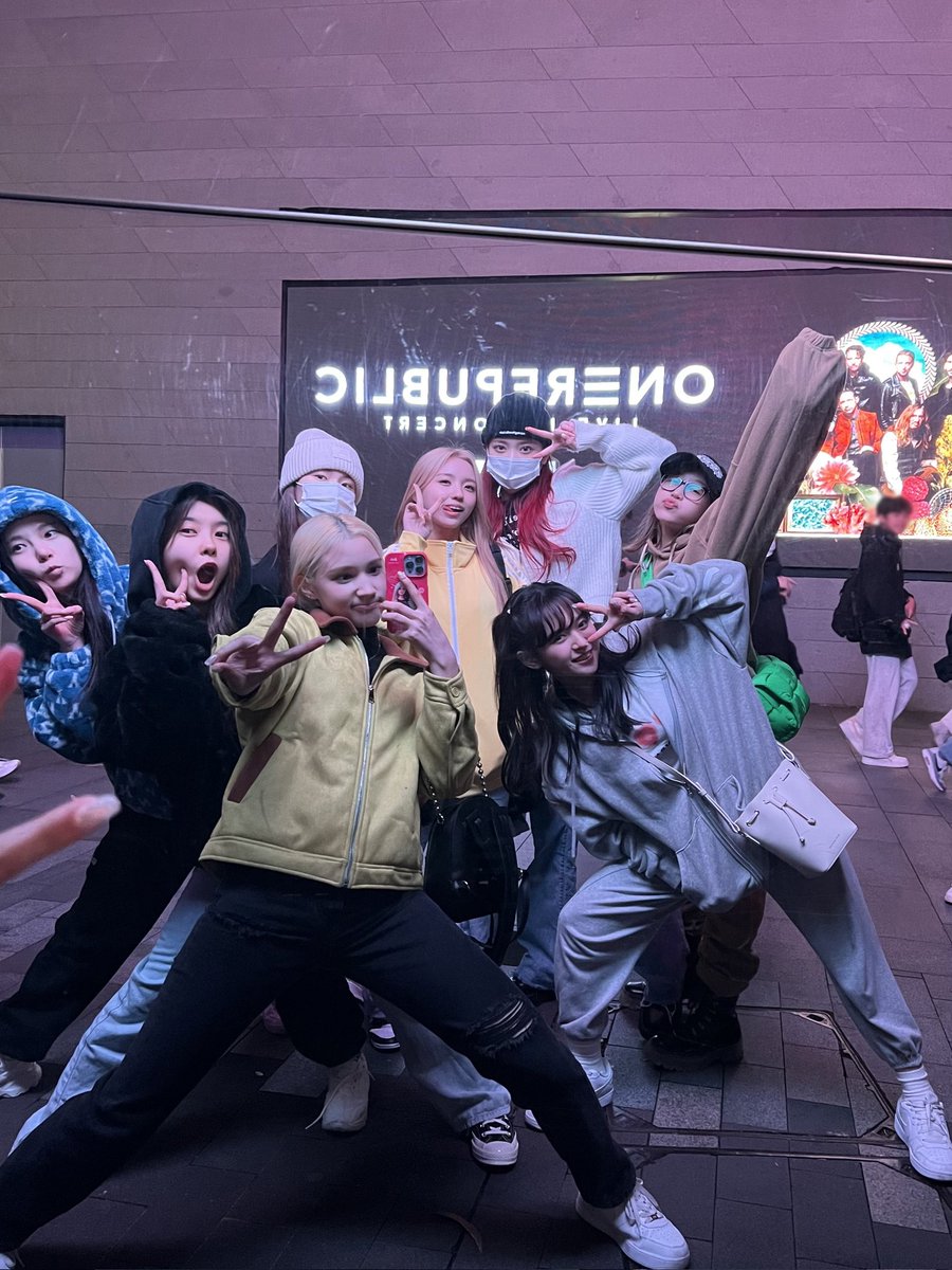 official_kep1er's tweet photo. 내가 사랑하는 사람들과 함께한지 2년💛

#휴닝바히에 #HUENING_BAHIYYIH
#Kep1er #케플러 https://t.co/HHN1j43s3Q