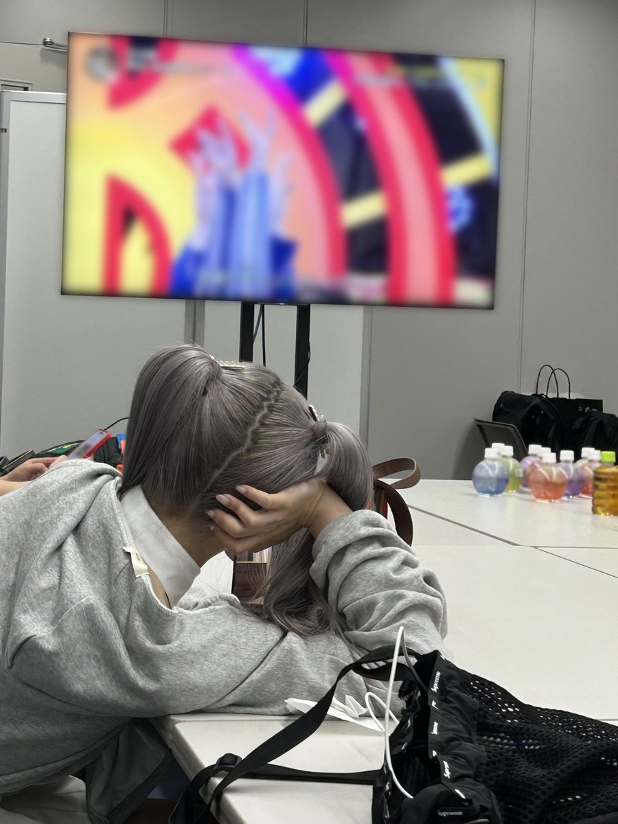 official_kep1er's tweet photo. 내가 사랑하는 사람들과 함께한지 2년💛

#휴닝바히에 #HUENING_BAHIYYIH
#Kep1er #케플러 https://t.co/HHN1j43s3Q