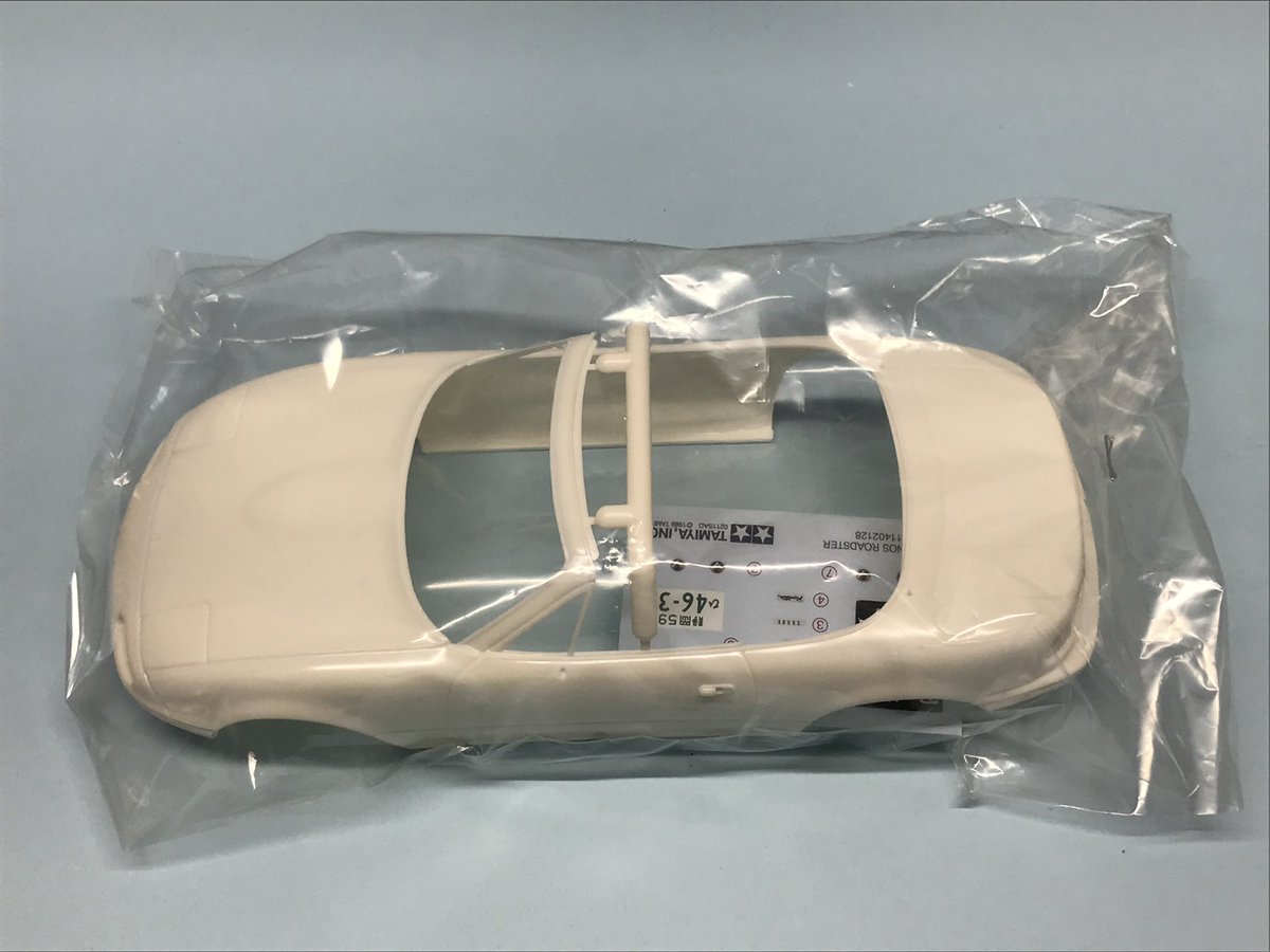mone5820859's tweet photo. タミヤ　1/24 ユーノス　ロードスター

ボディ見たよ！

めっちゃ白い🤍

#タミヤ　#ユーノス　#ロードスター　#マツダ　#プラモデル https://t.co/ccpxoPNiv0